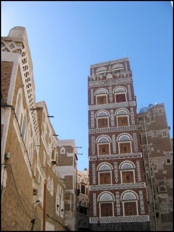 IMG 0025 thumb - صور ورسومات للزخارف والأحزمة الأصيلة في المباني التاريخية- صنعاء القديمة