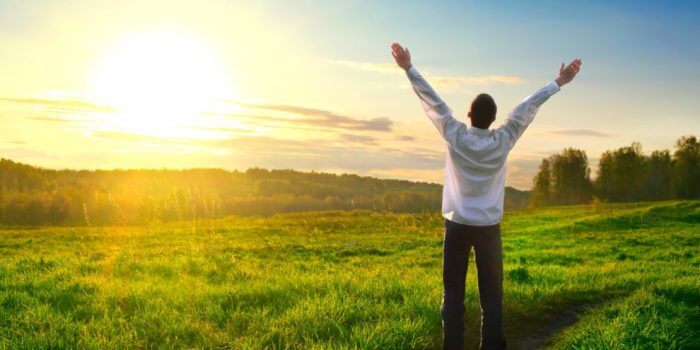 عش سعيدًا واستمتع بحياتك